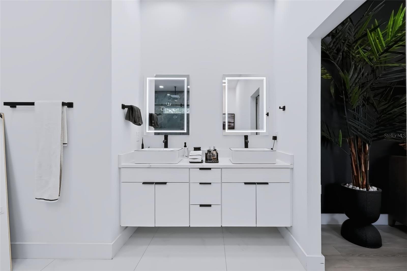 2143 W SAINT CONRAD ST