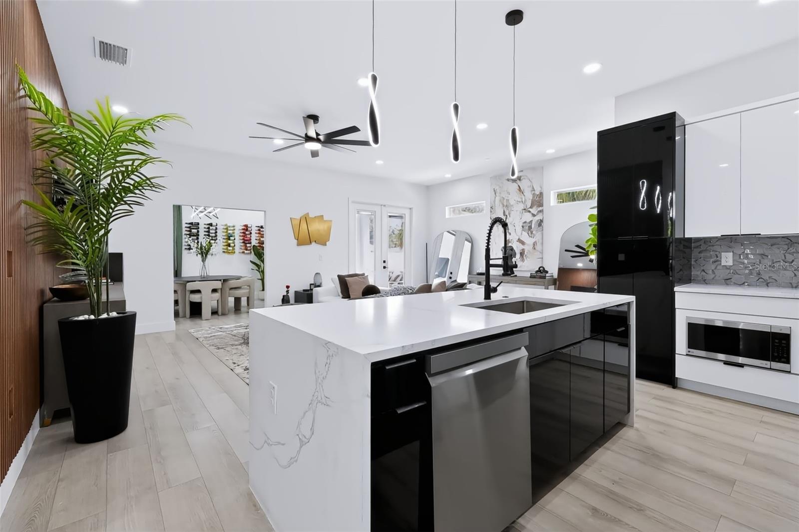 2143 W SAINT CONRAD ST
