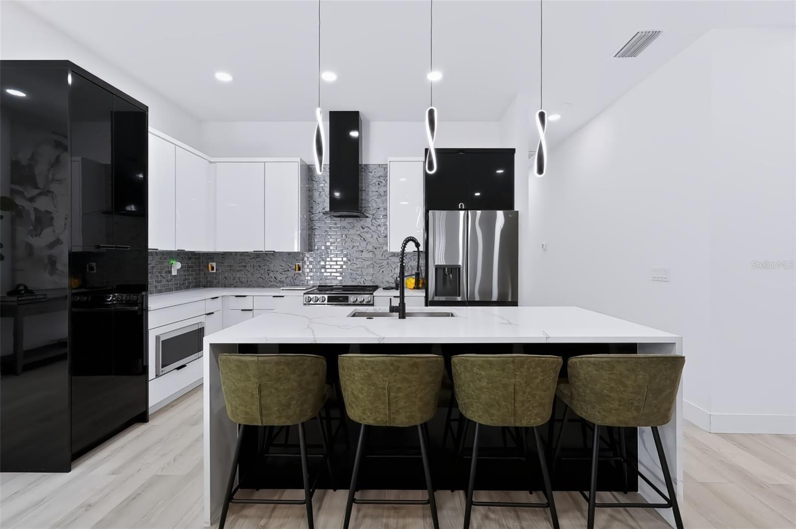 2143 W SAINT CONRAD ST