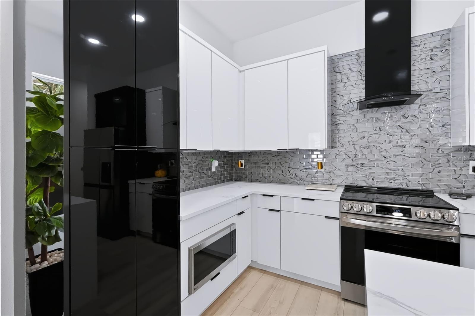 2143 W SAINT CONRAD ST