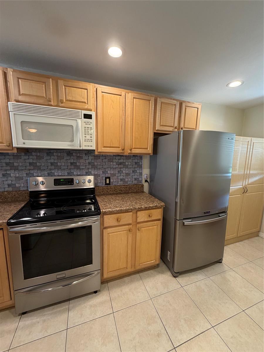 6308 NEWTOWN CIR #8A4