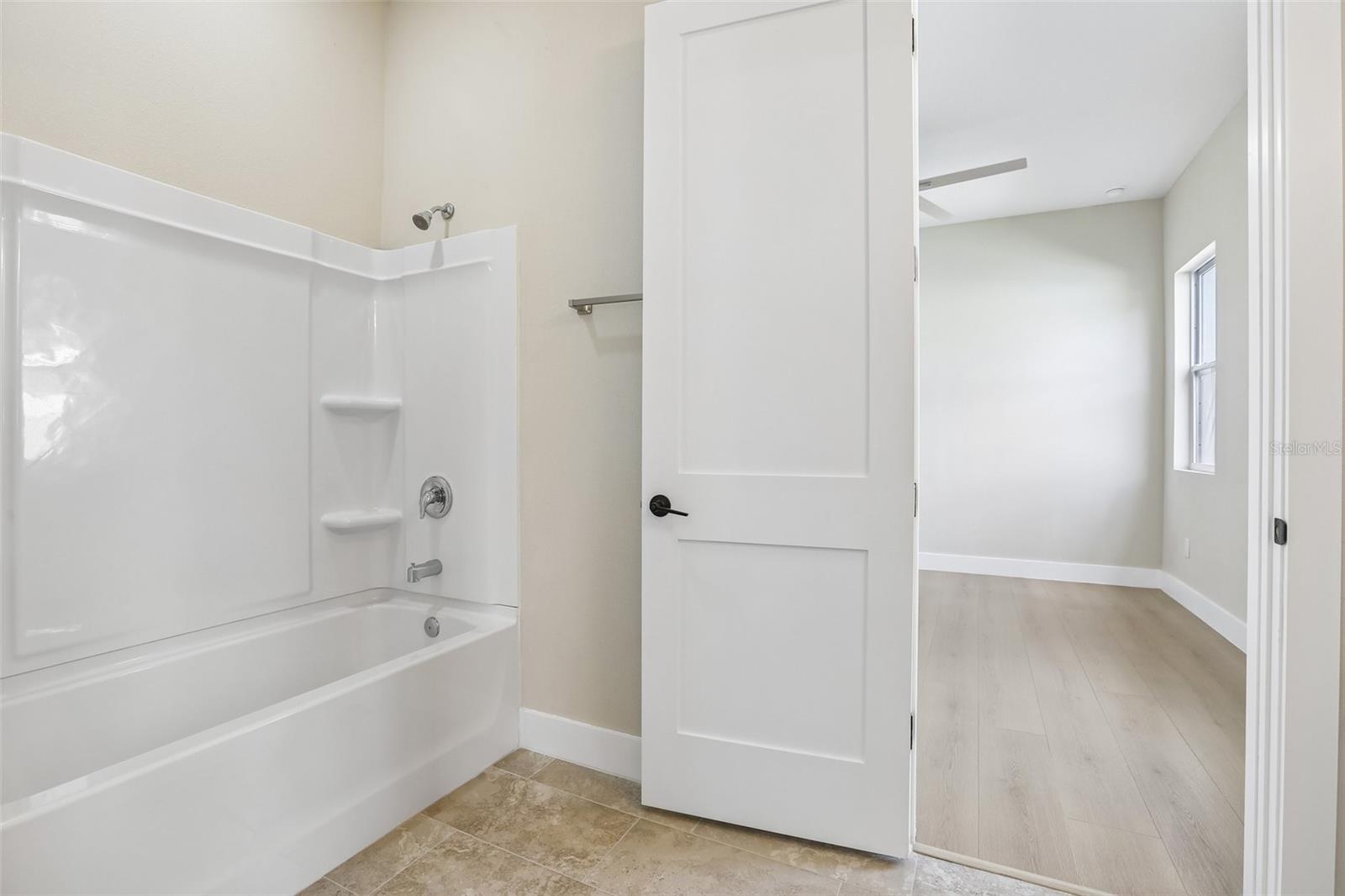 806 LAMONT PL