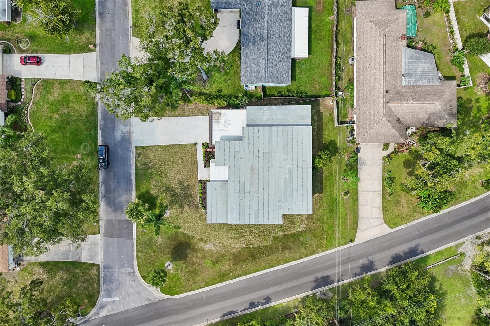 806 LAMONT PL