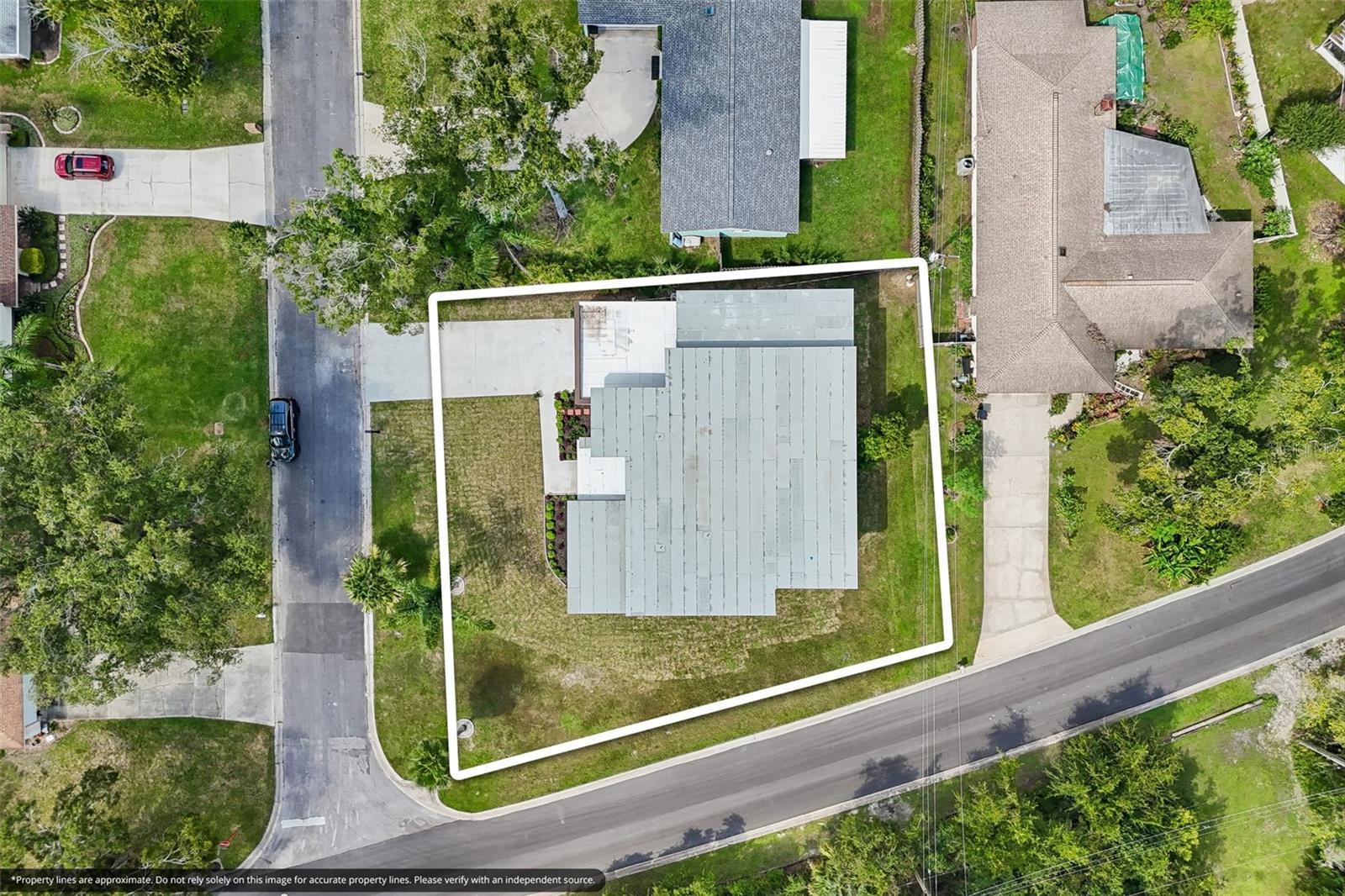 806 LAMONT PL