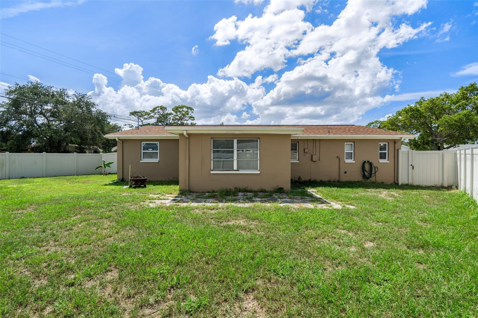 5253 FOREST HILLS DR