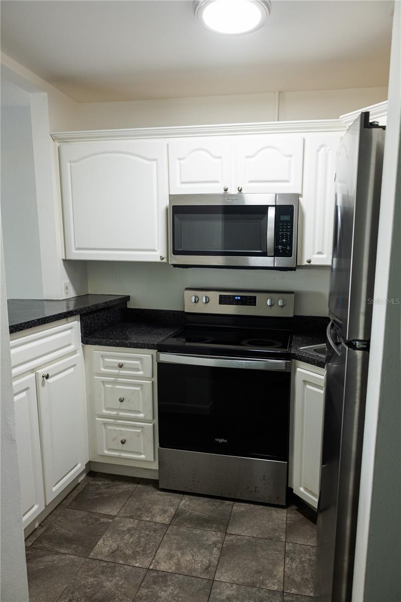 1257 DREW ST #14
