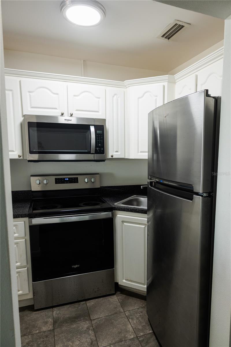 1257 DREW ST #14