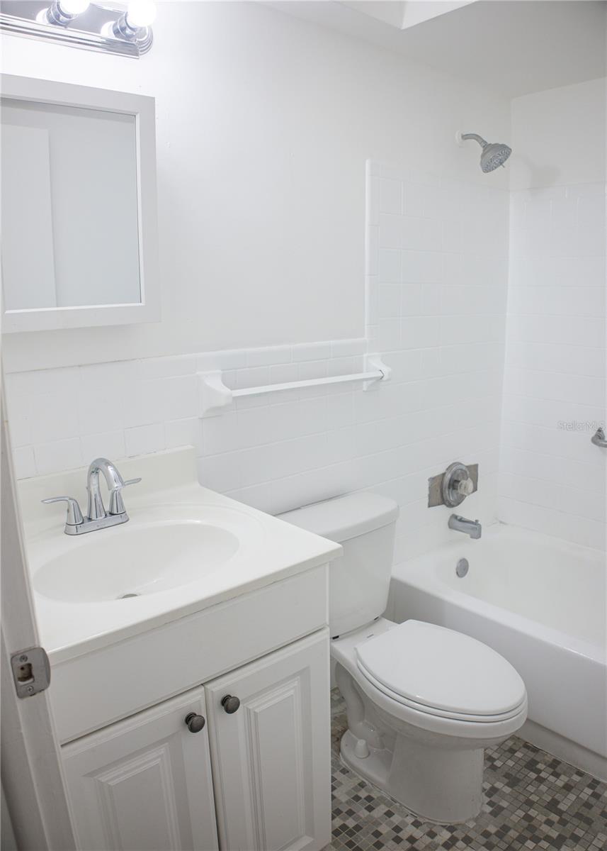 1257 DREW ST #14