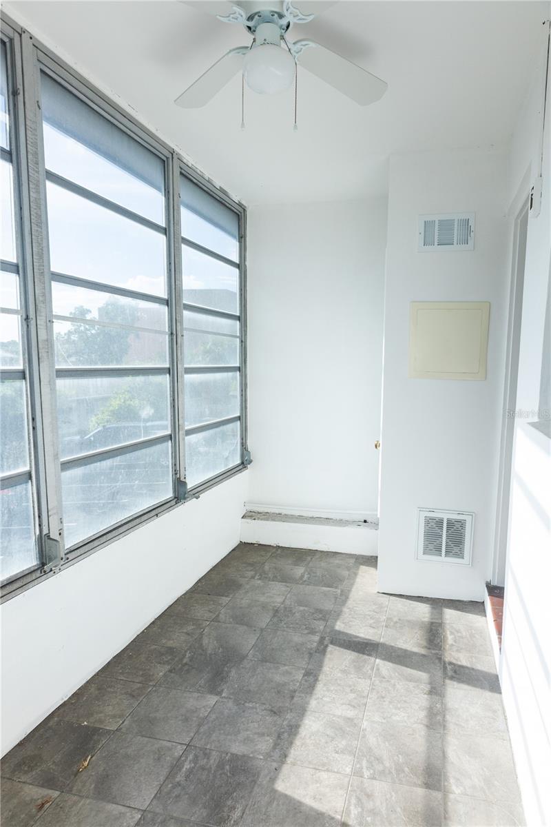 1257 DREW ST #14