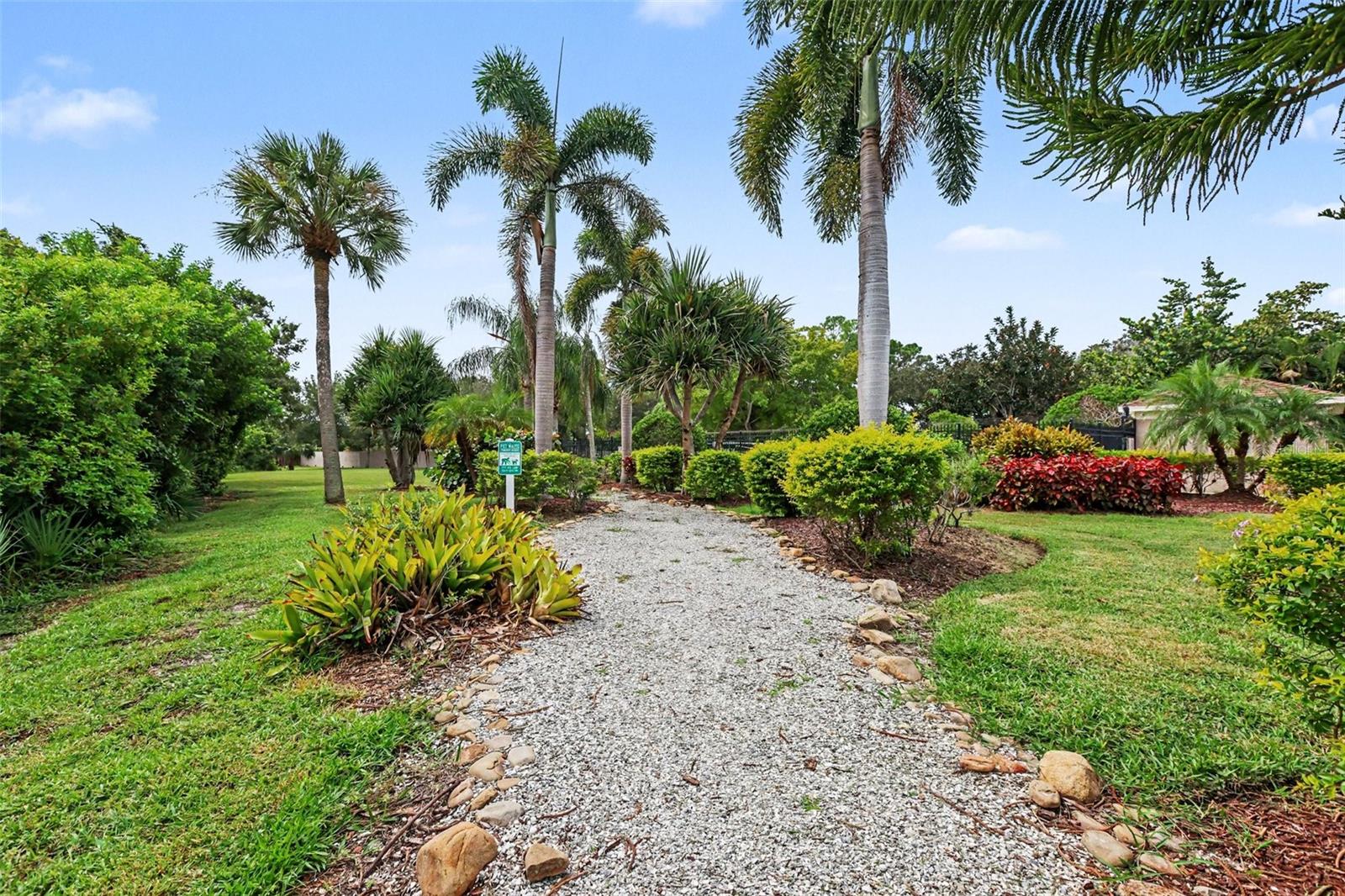 6137 BAYSIDE KEY DR