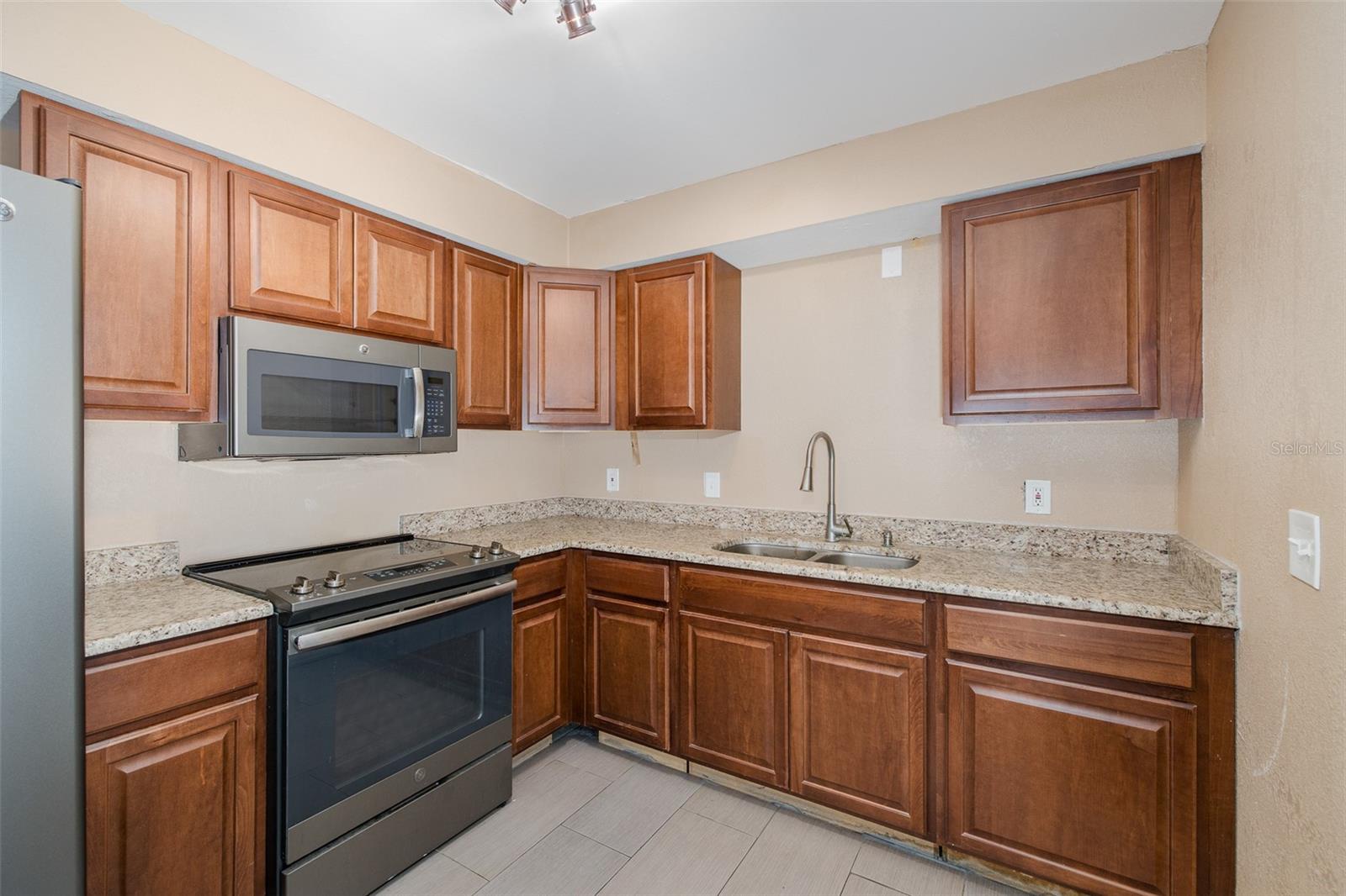 4403 GANDY CIR
