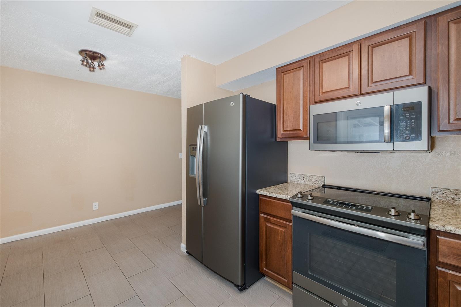 4403 GANDY CIR