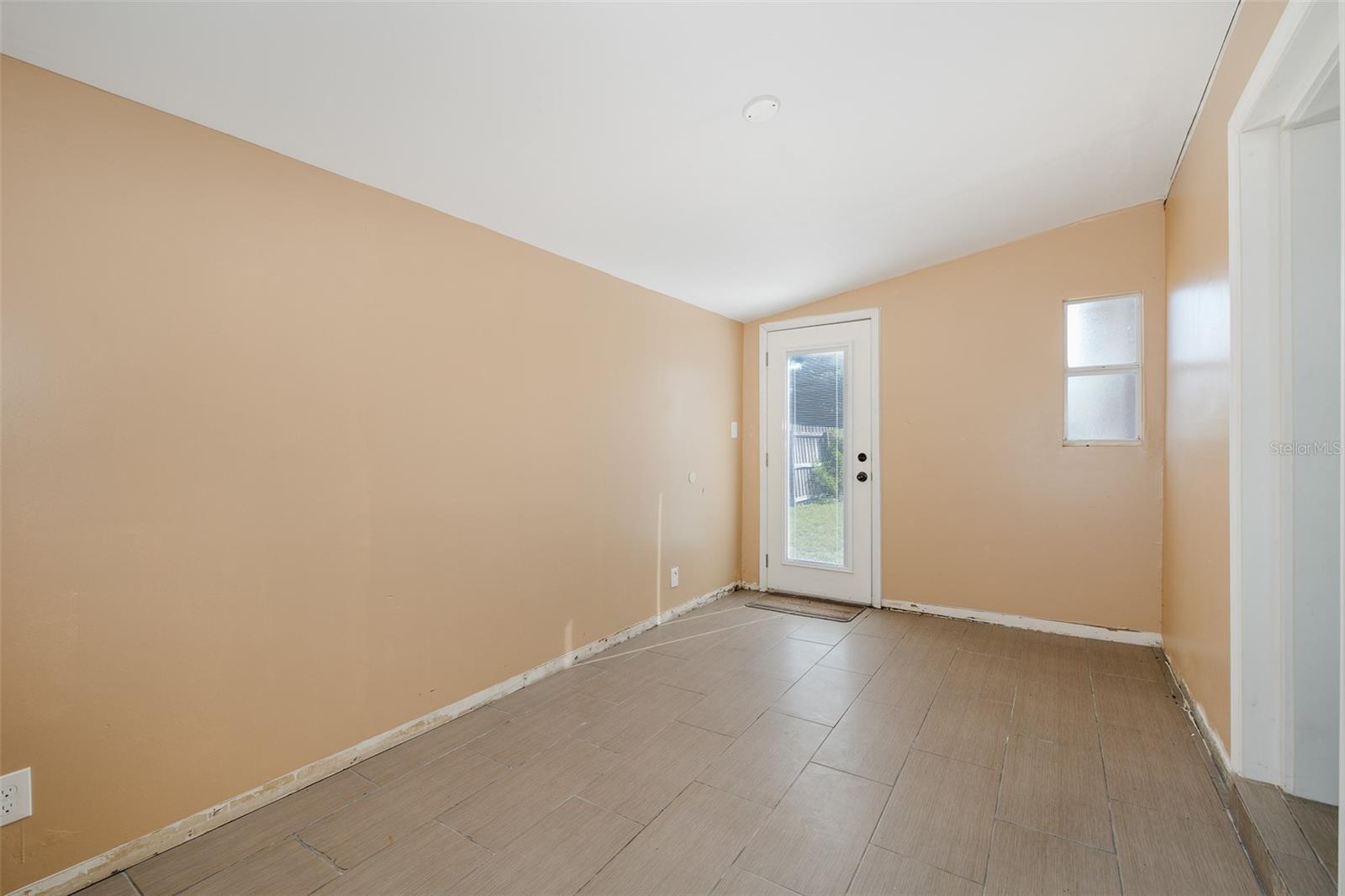 4403 GANDY CIR