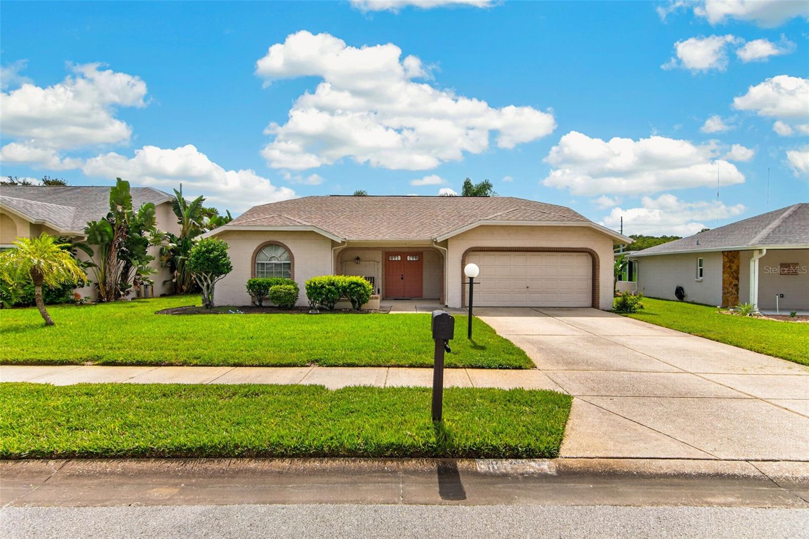 10707 FALLEN LEAF LN