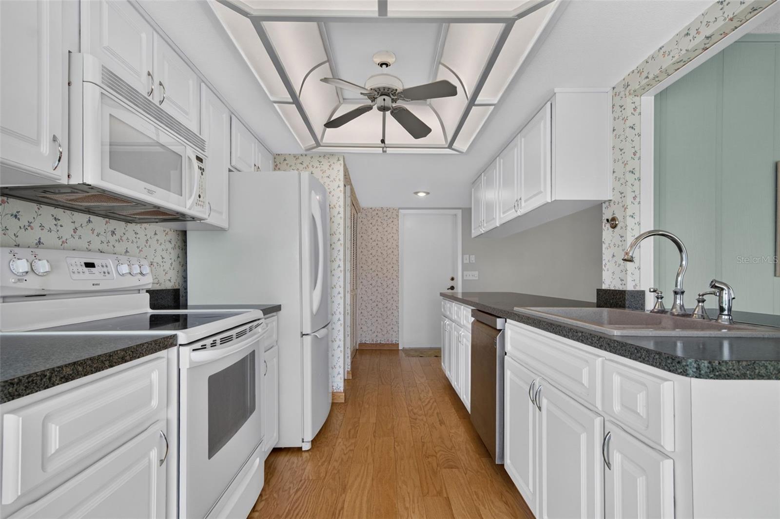 10707 FALLEN LEAF LN