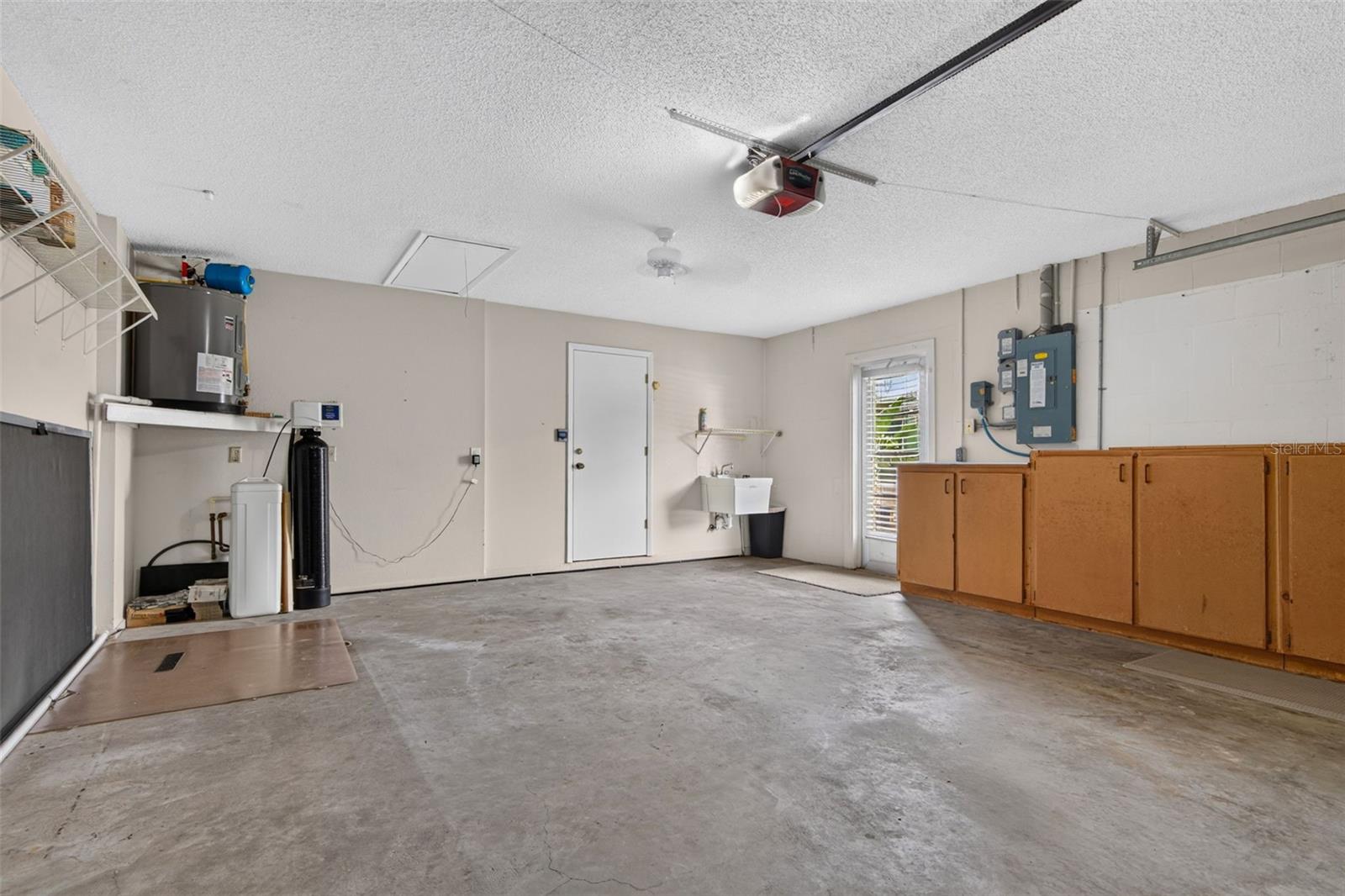 10707 FALLEN LEAF LN