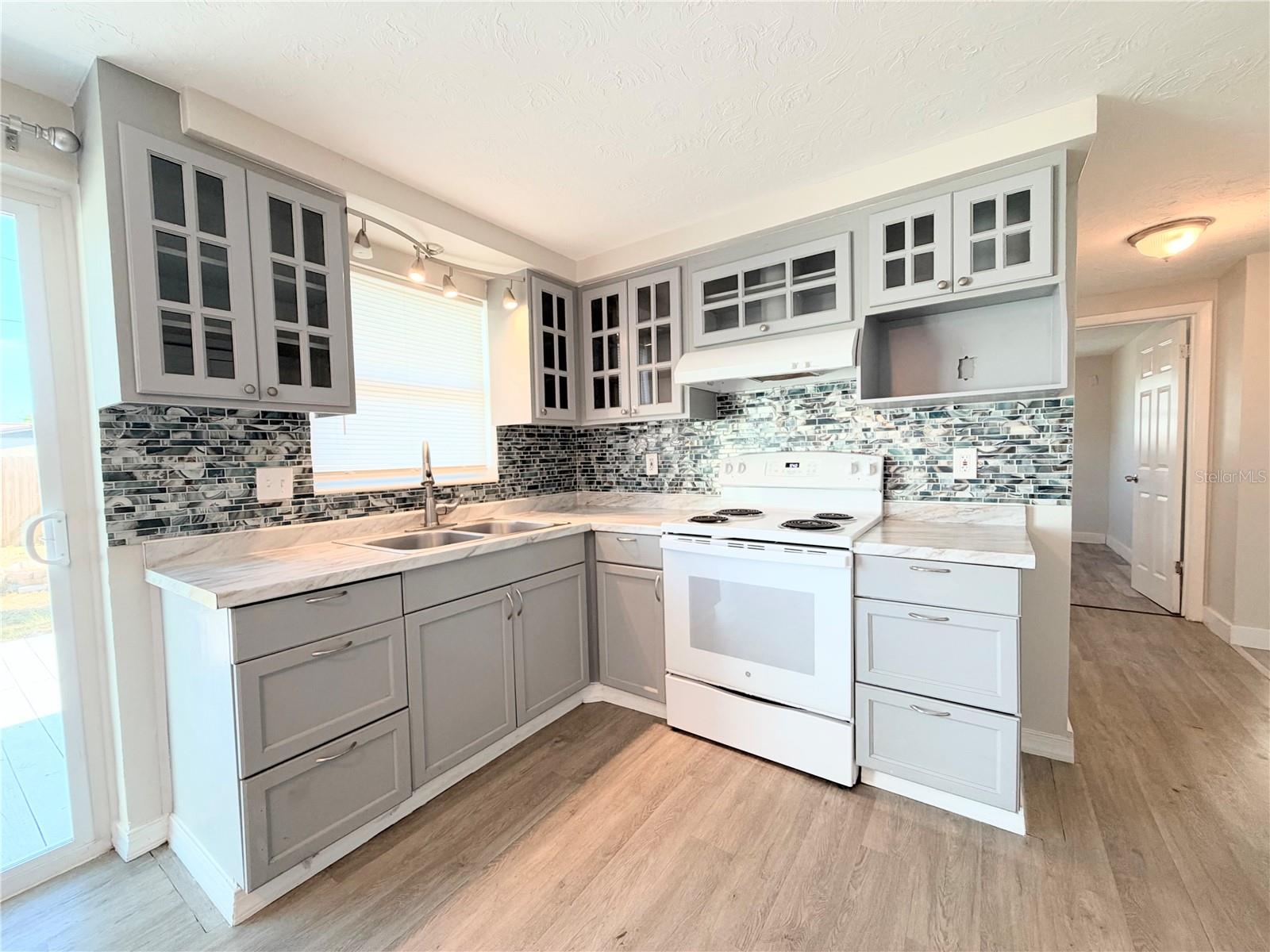 3811 BEECHWOOD DR