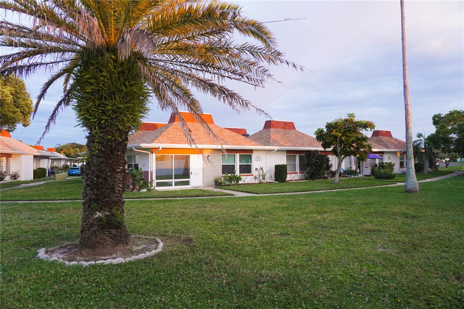 4337 Tahitian Gardens Cir #e, Holiday