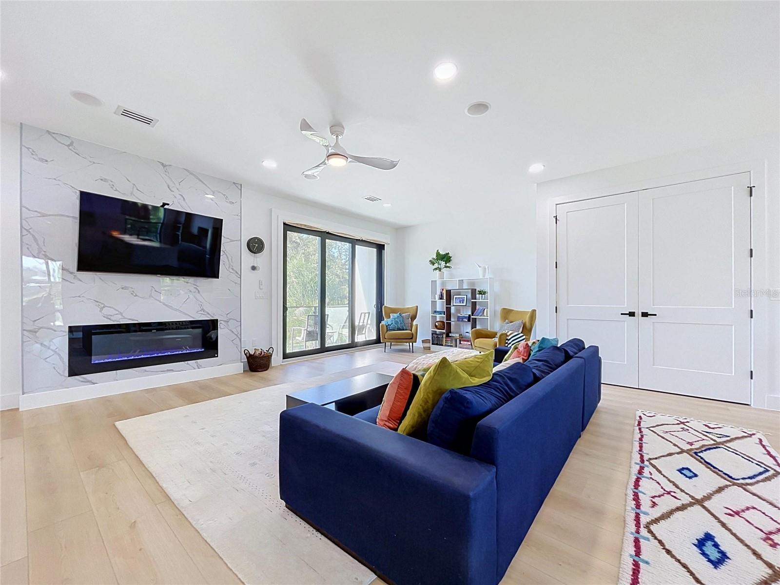 101 W WARREN AVE #3