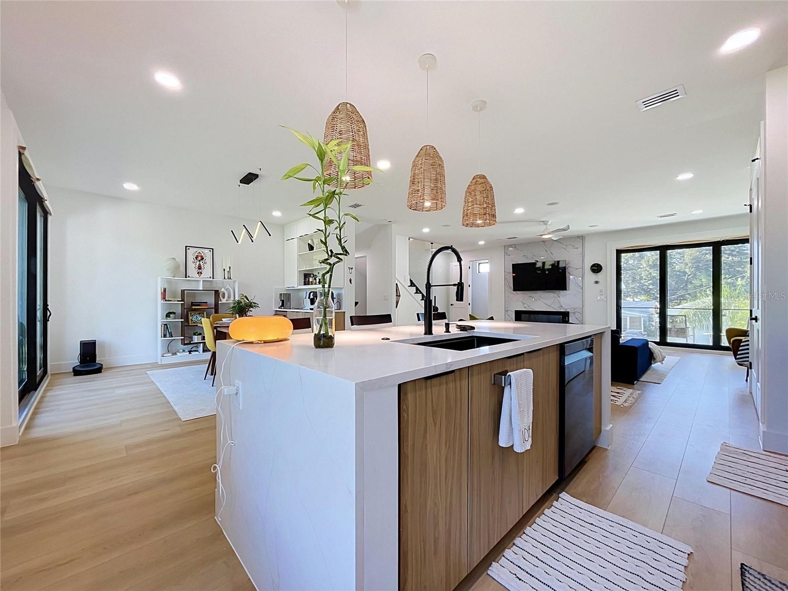 101 W WARREN AVE #3