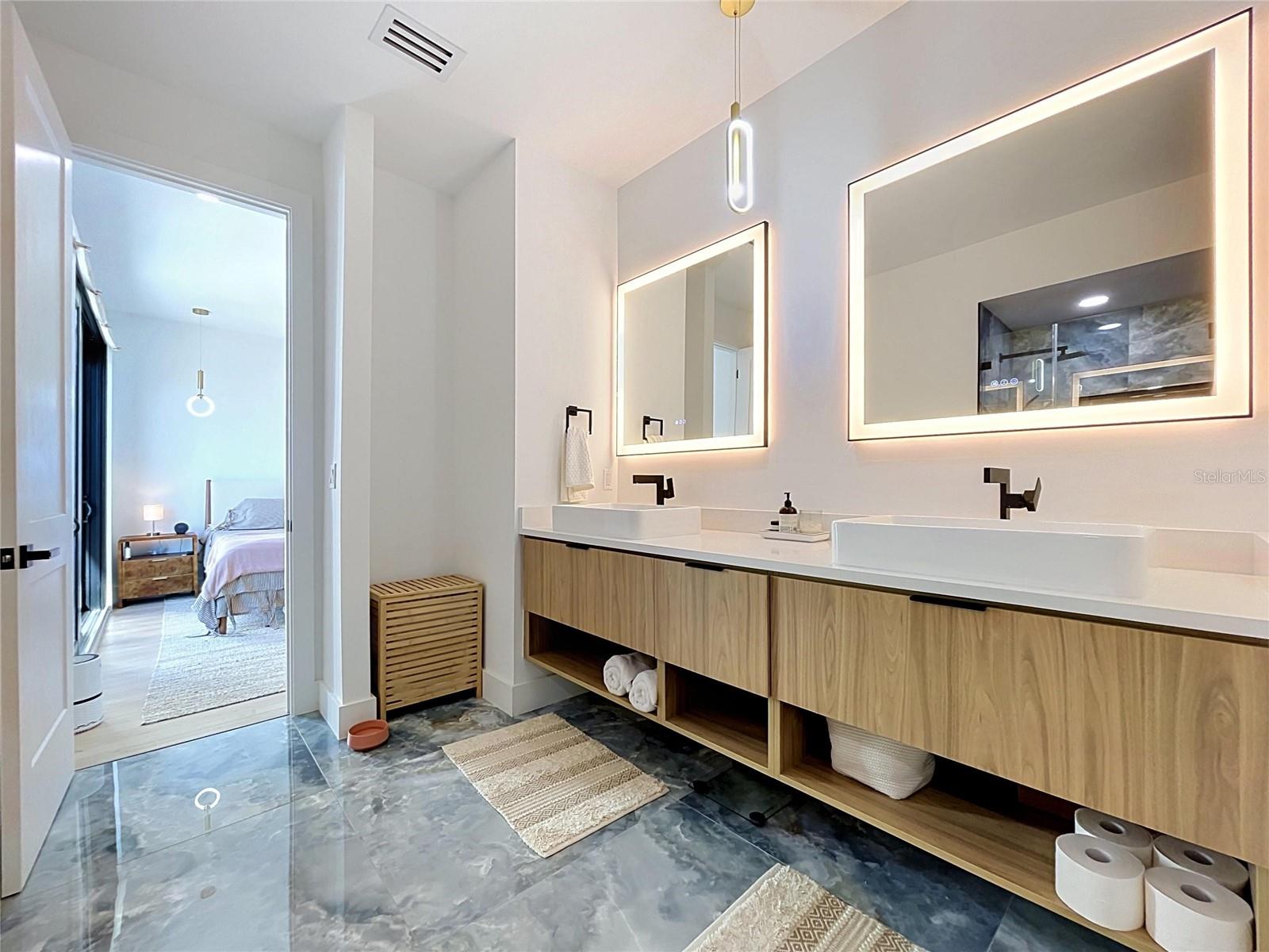 101 W WARREN AVE #3
