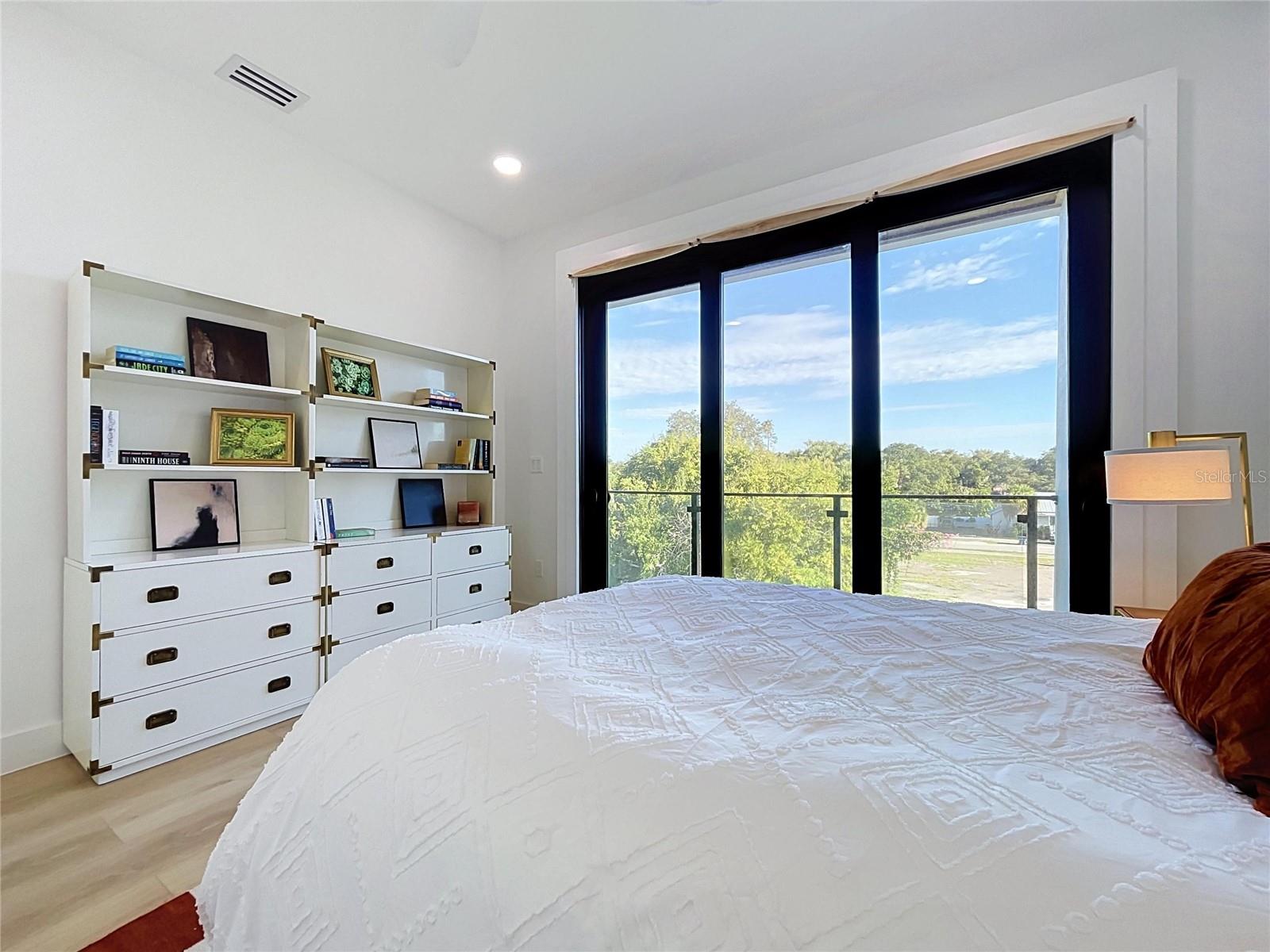 101 W WARREN AVE #3