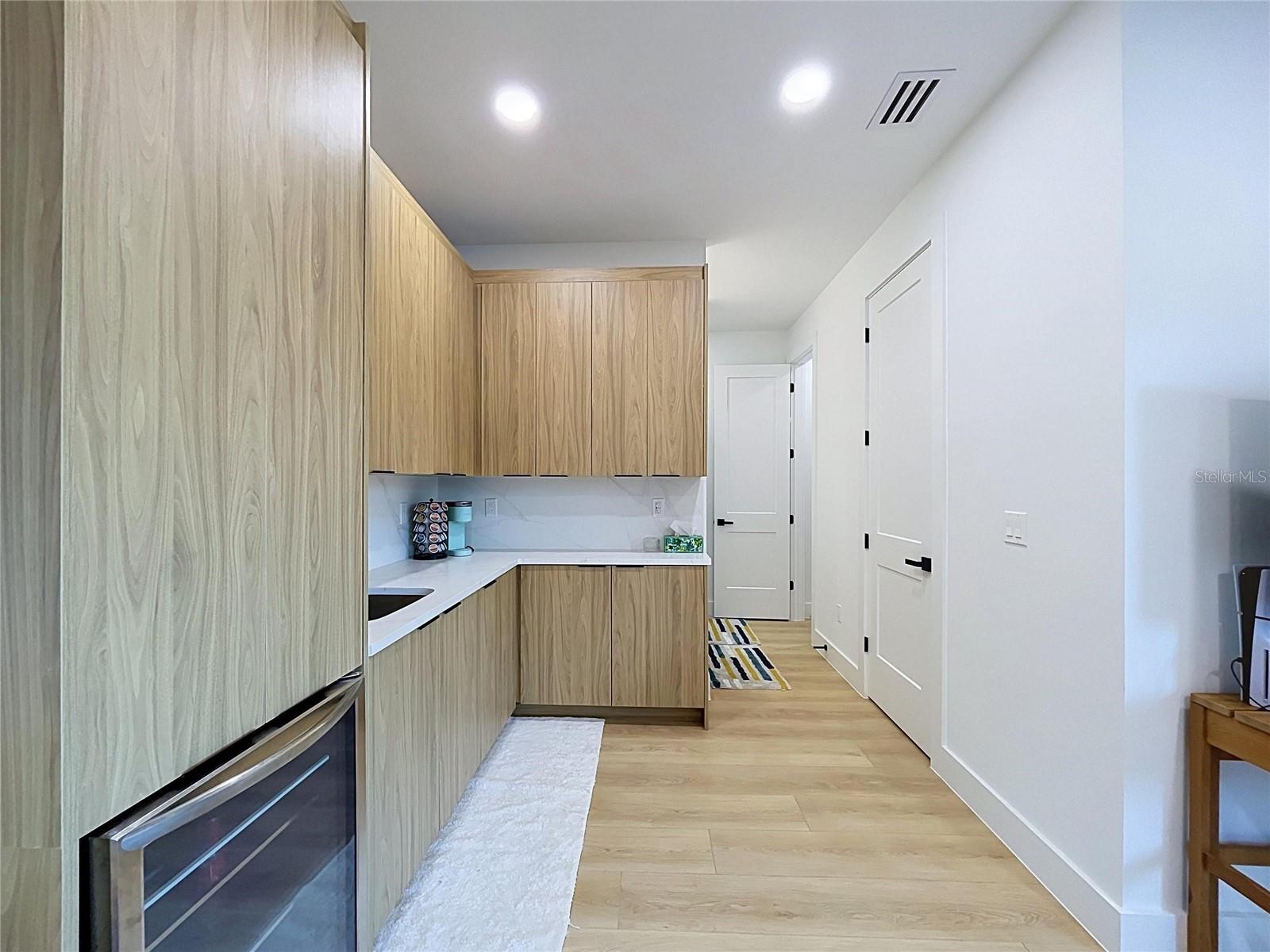 101 W WARREN AVE #3