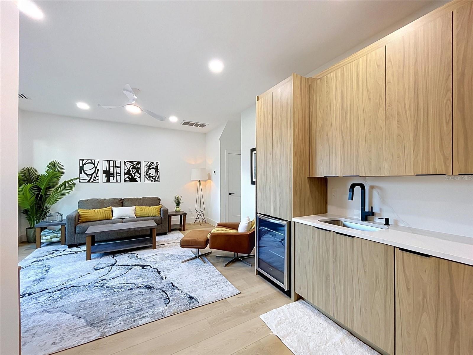 101 W WARREN AVE #3