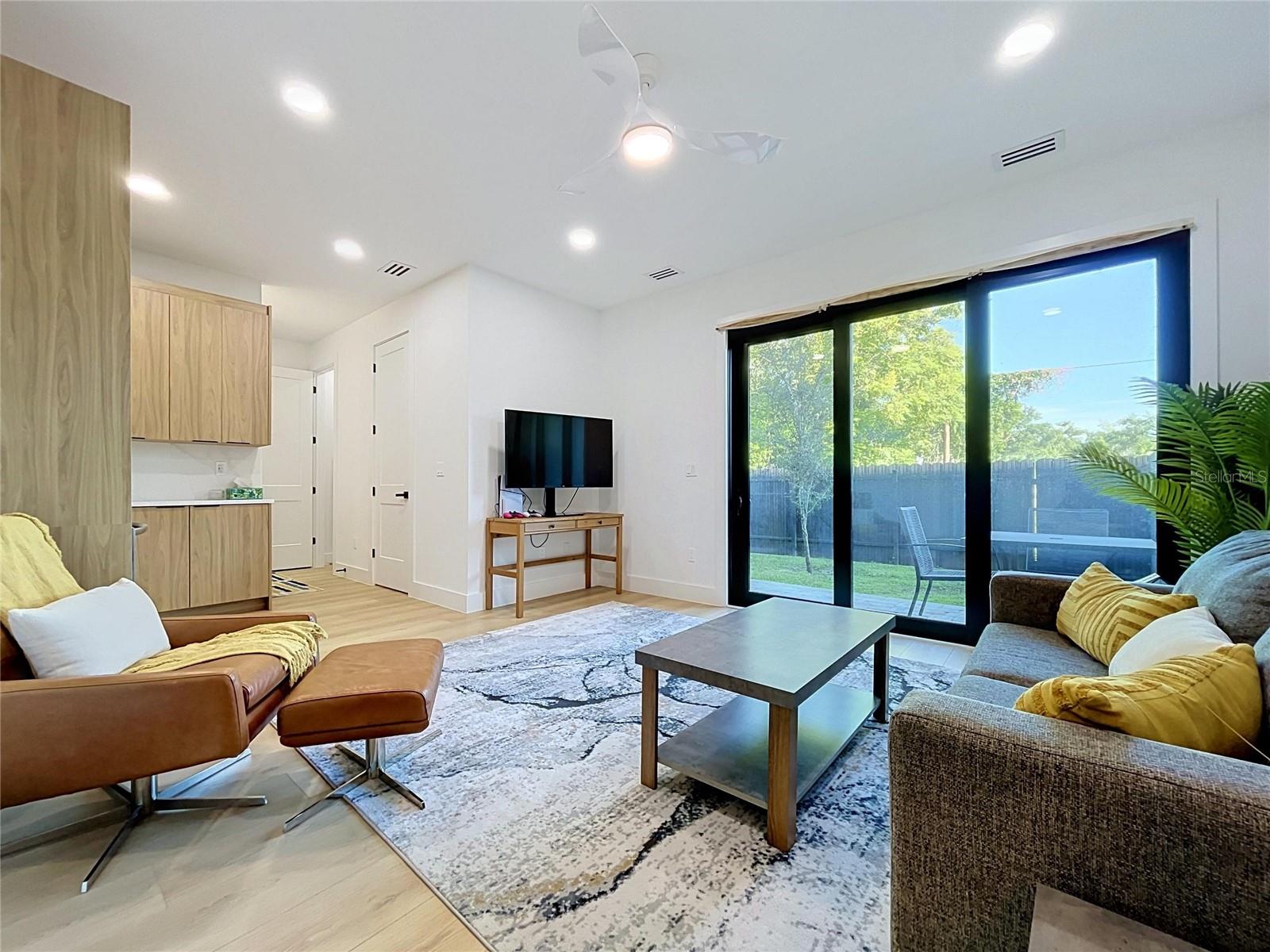 101 W WARREN AVE #3