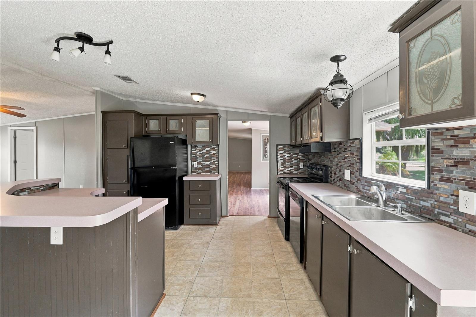 8611 COUNTY LINE RD