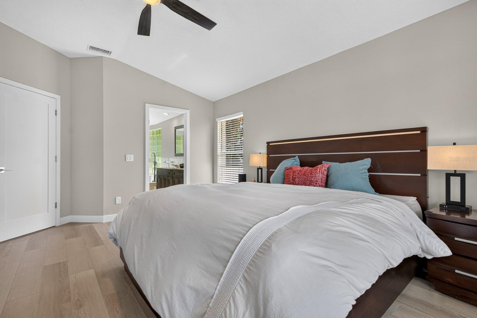 16506 LONGLEAT DR