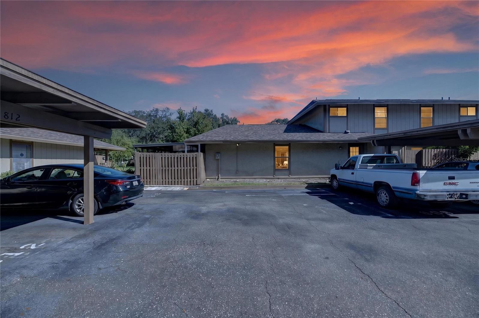 810 HUNTERS CT