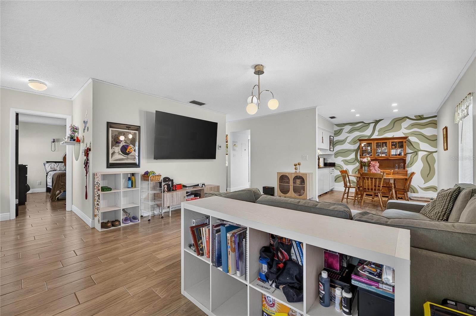 810 HUNTERS CT
