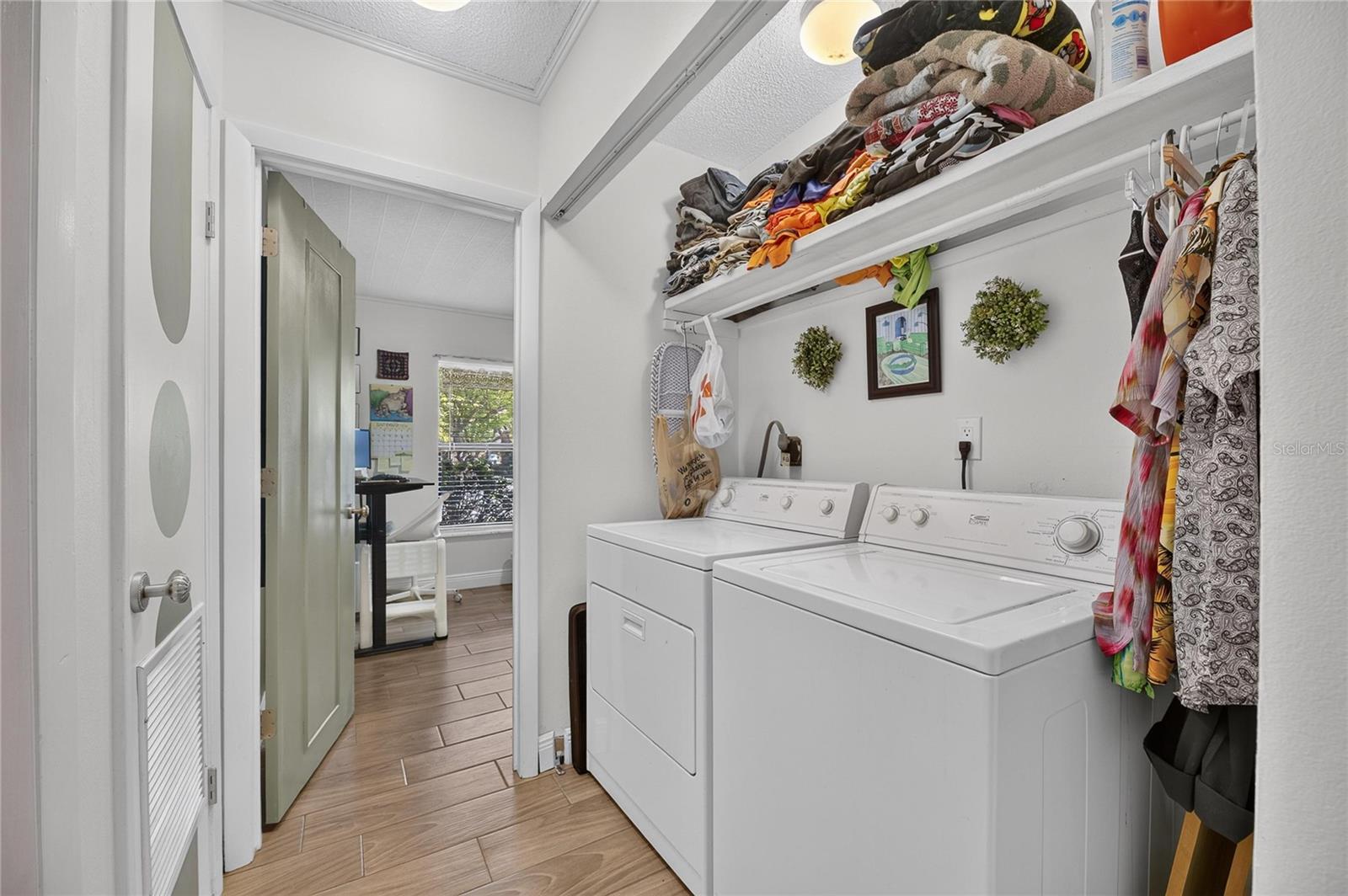 810 HUNTERS CT