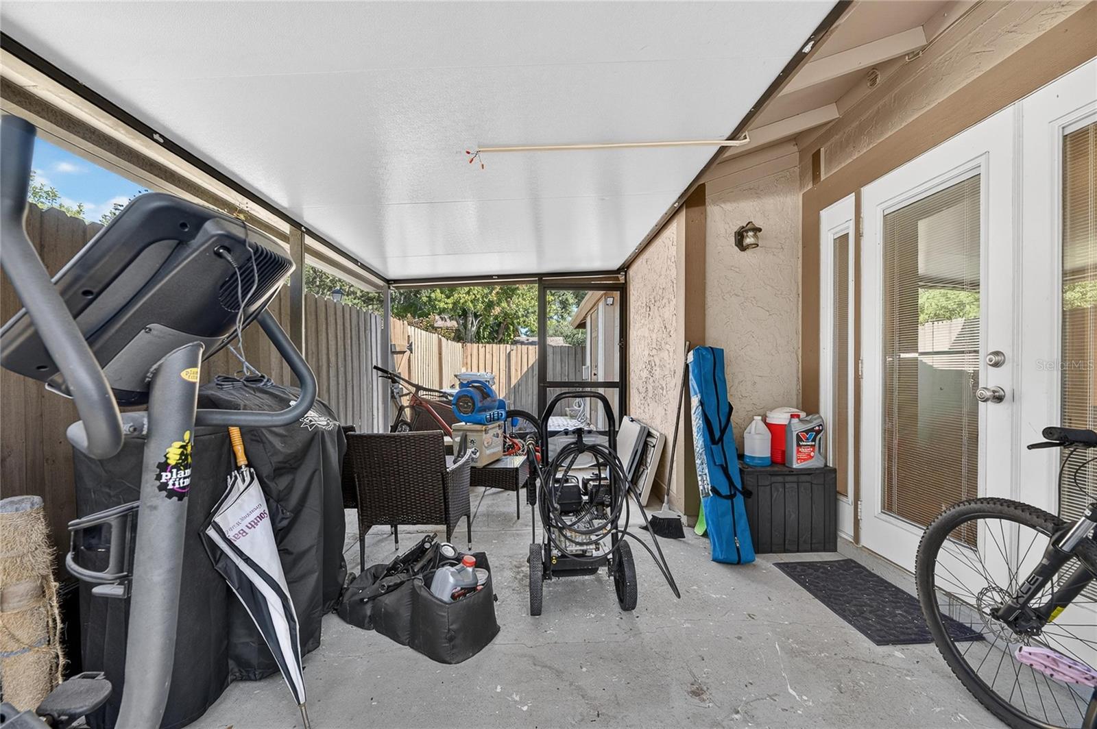 810 HUNTERS CT
