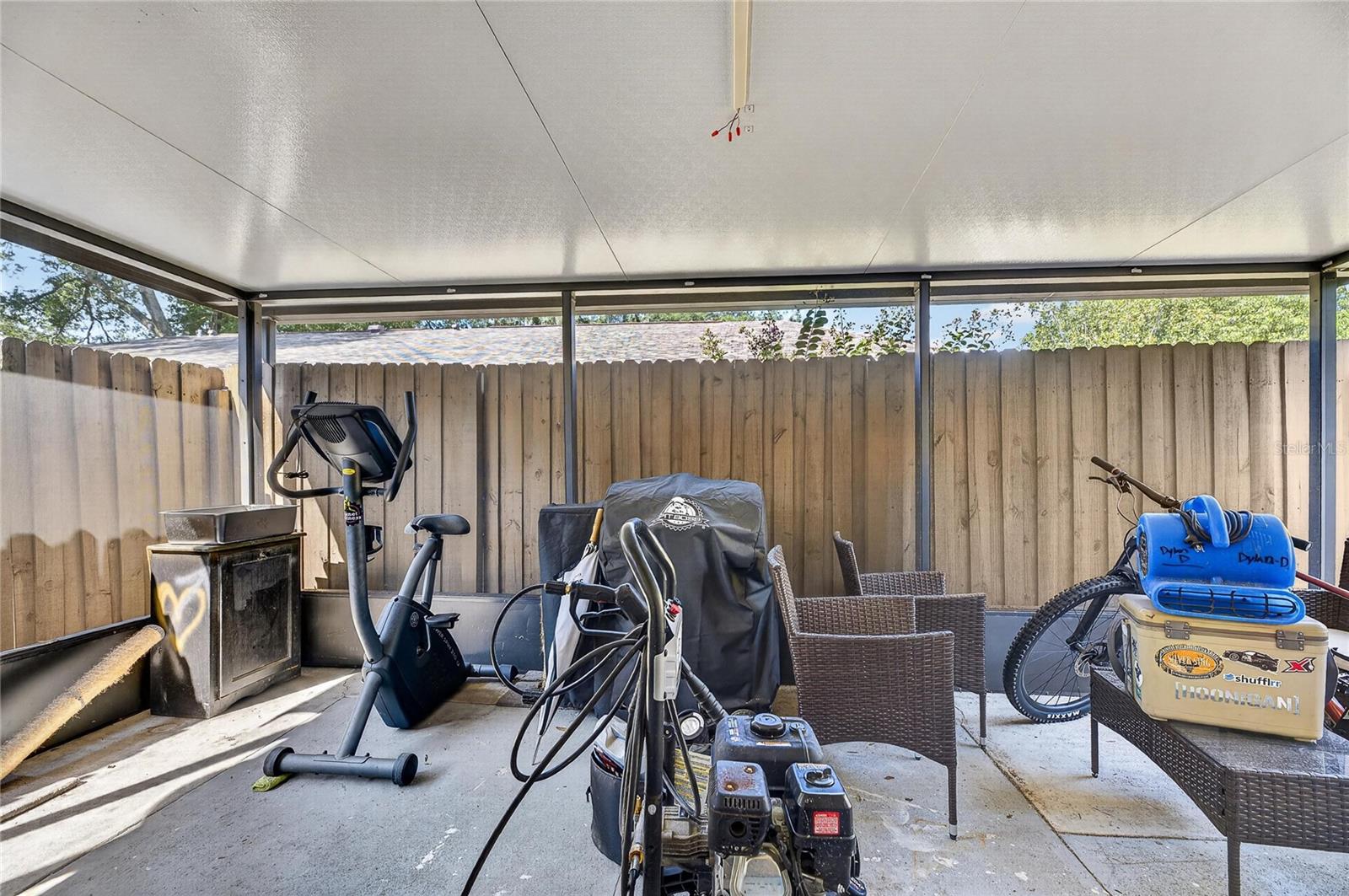 810 HUNTERS CT