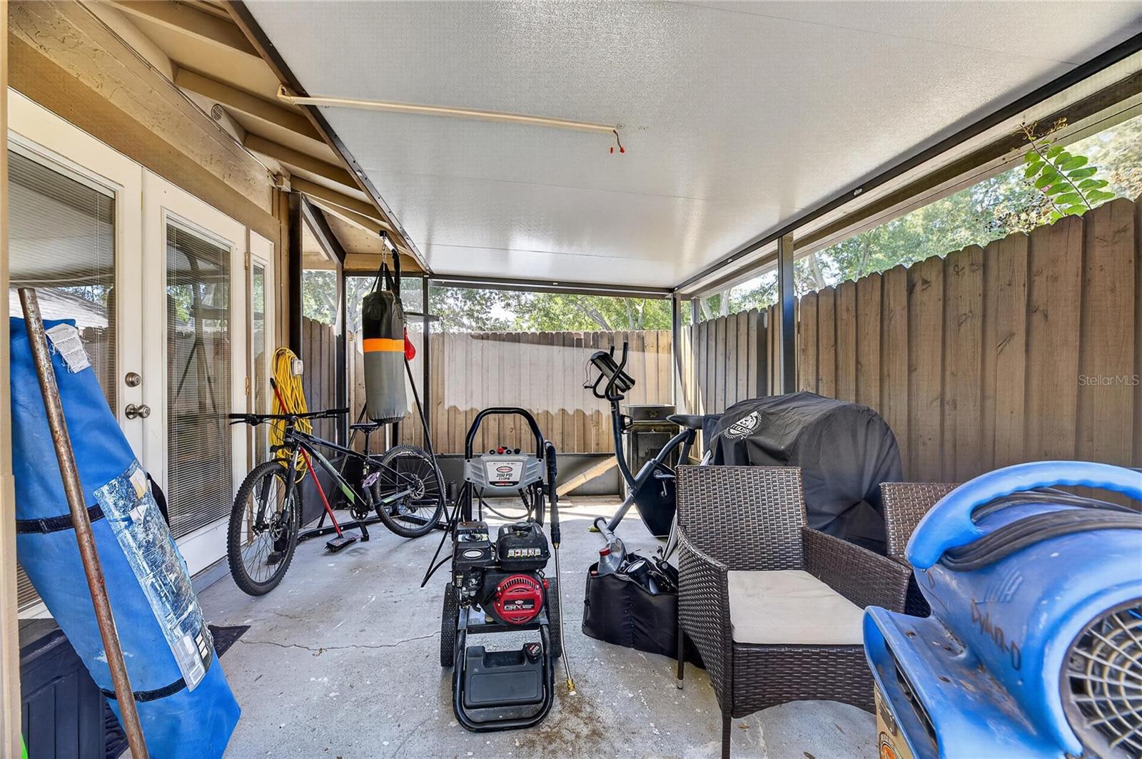 810 HUNTERS CT