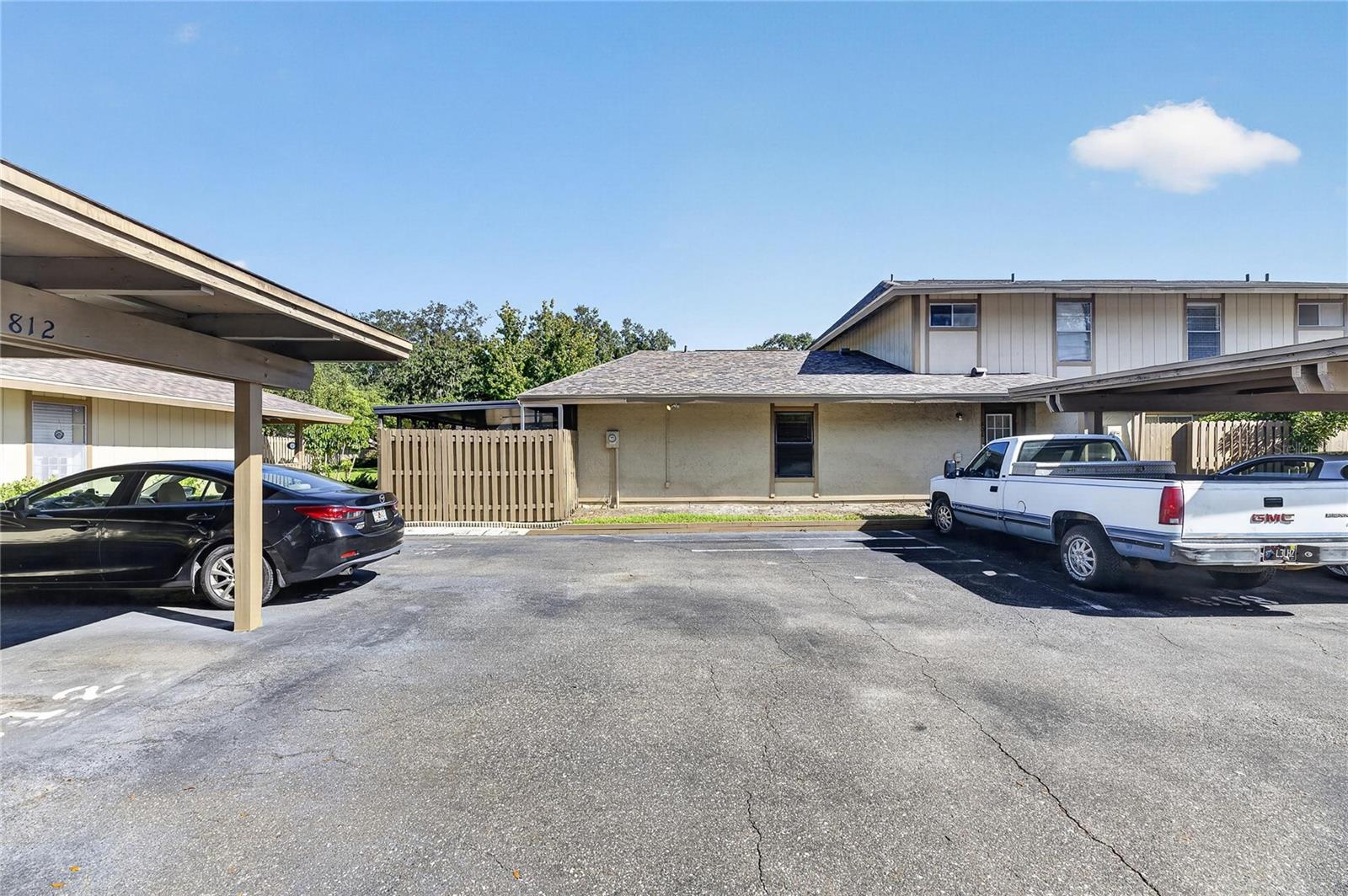 810 HUNTERS CT
