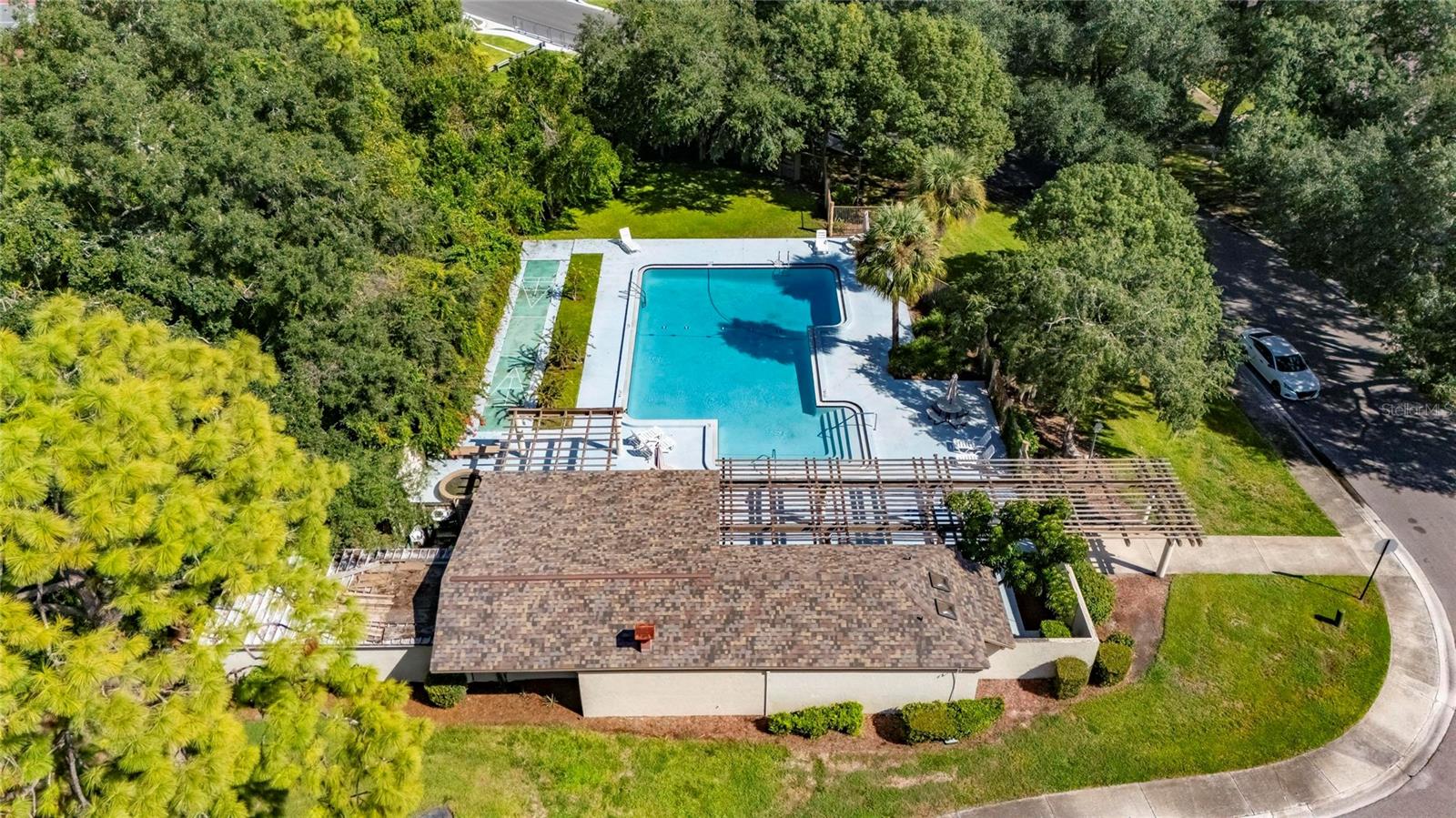 810 HUNTERS CT