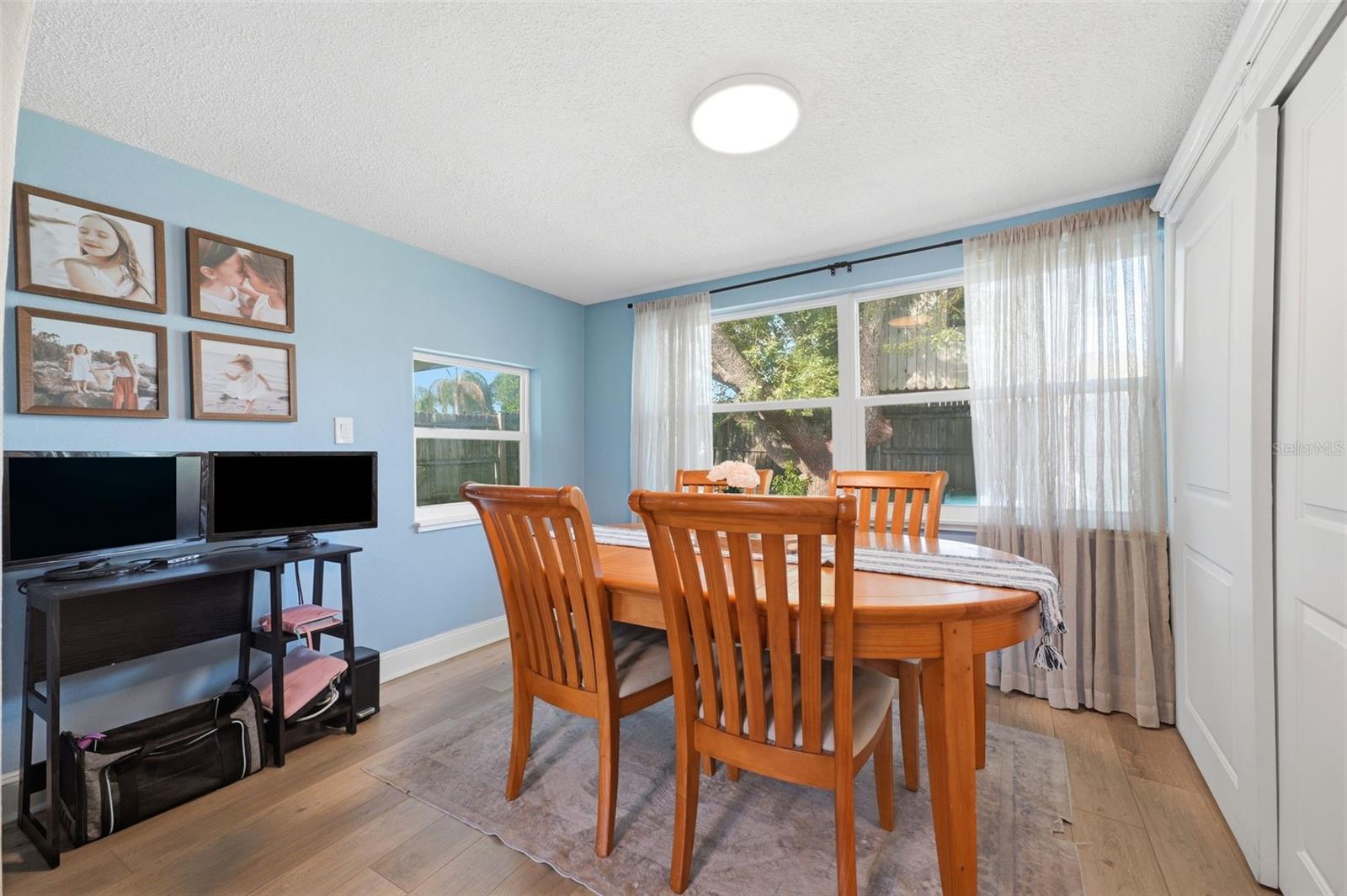 10025 SLEEPY HOLLOW LN