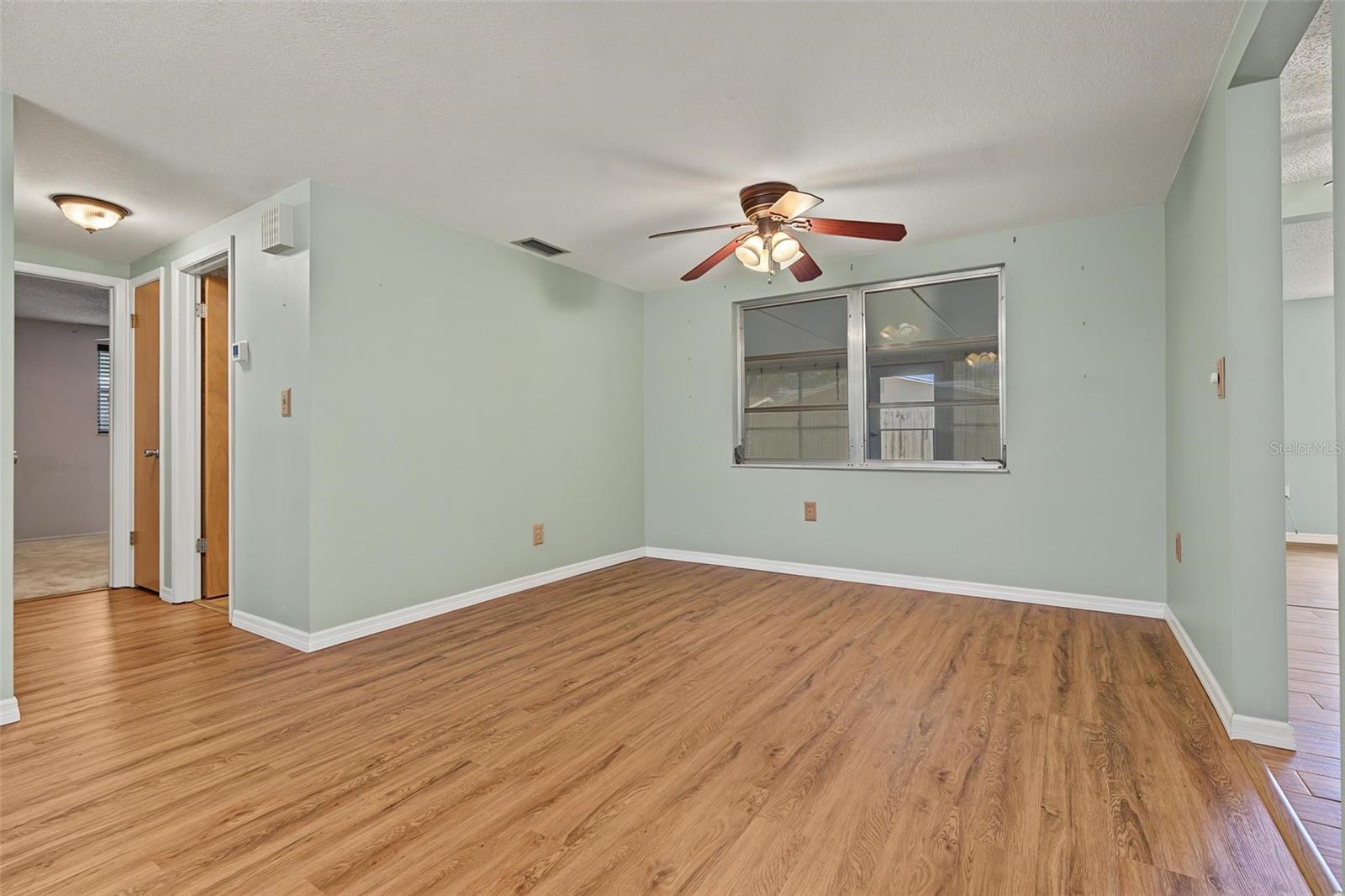 7805 SUE ELLEN DR