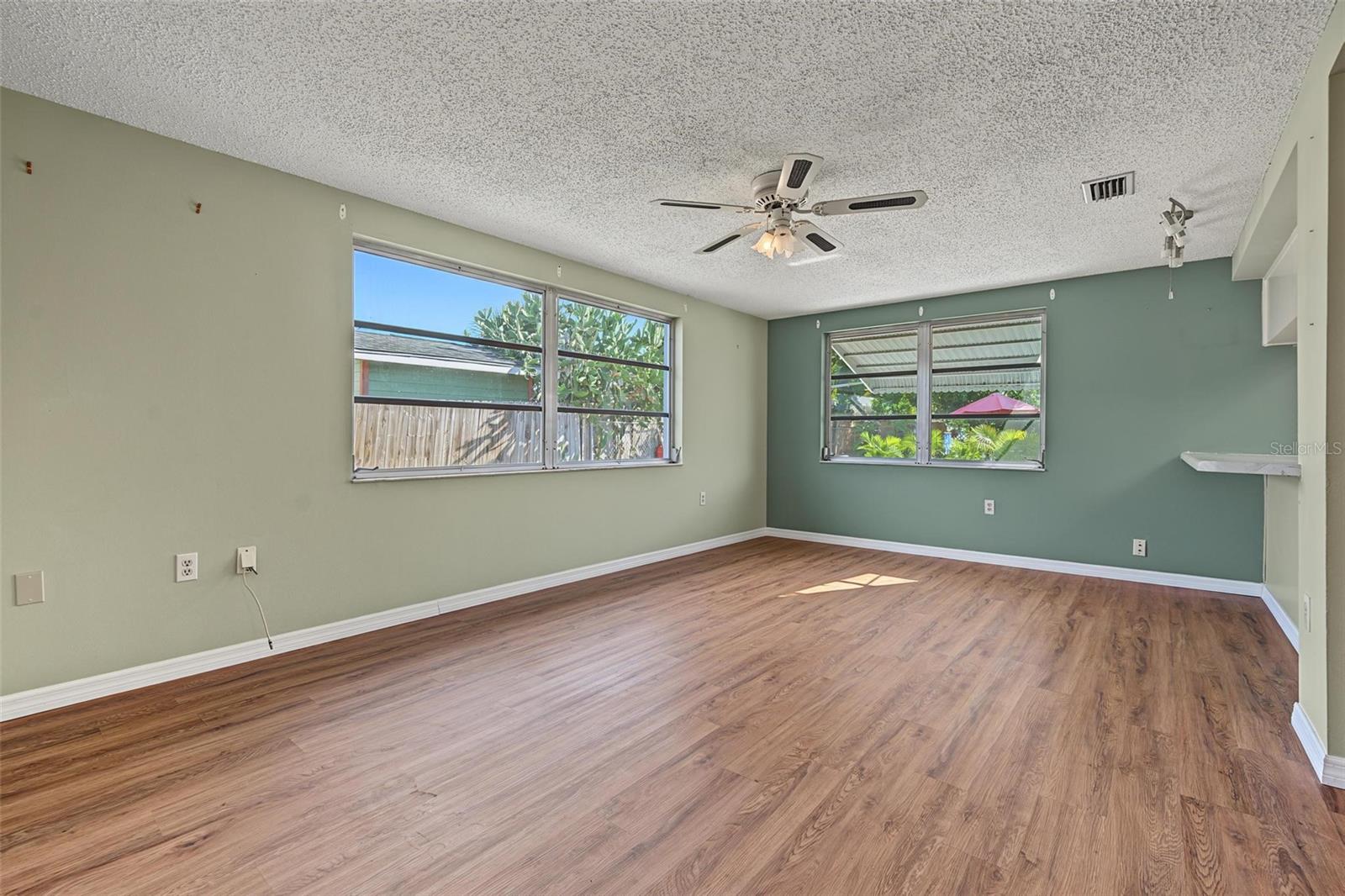 7805 SUE ELLEN DR