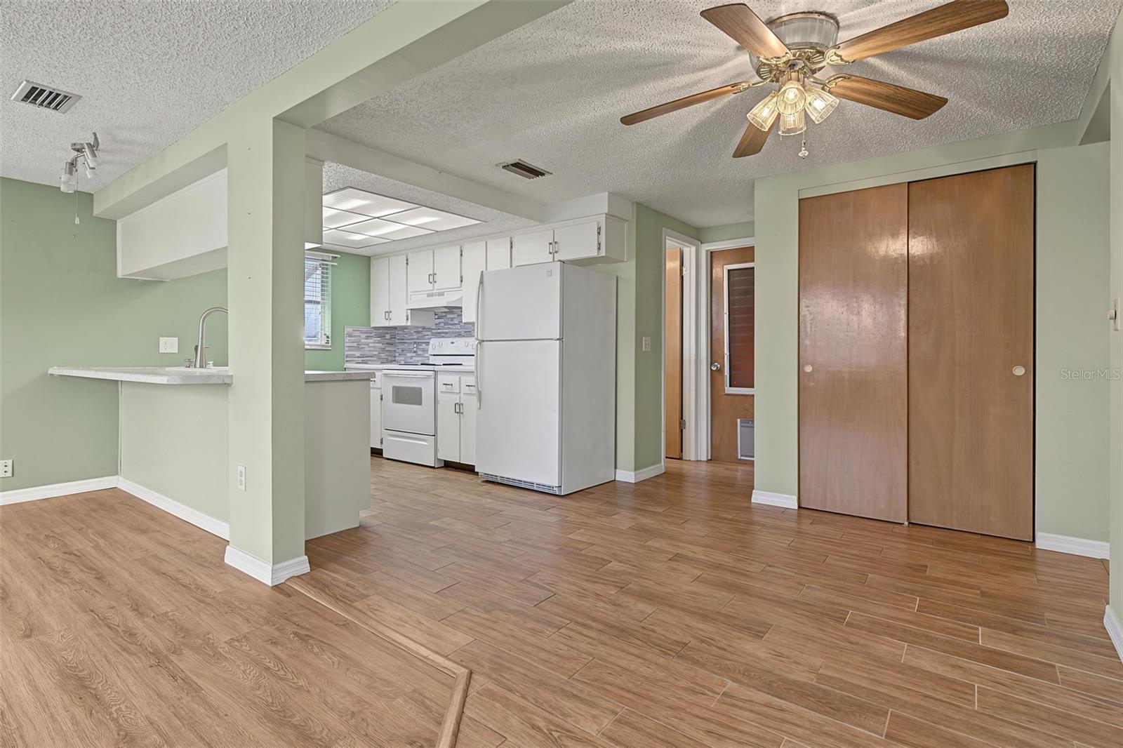 7805 SUE ELLEN DR