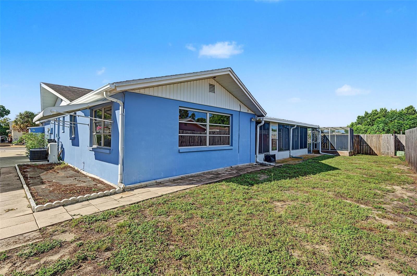 7805 SUE ELLEN DR
