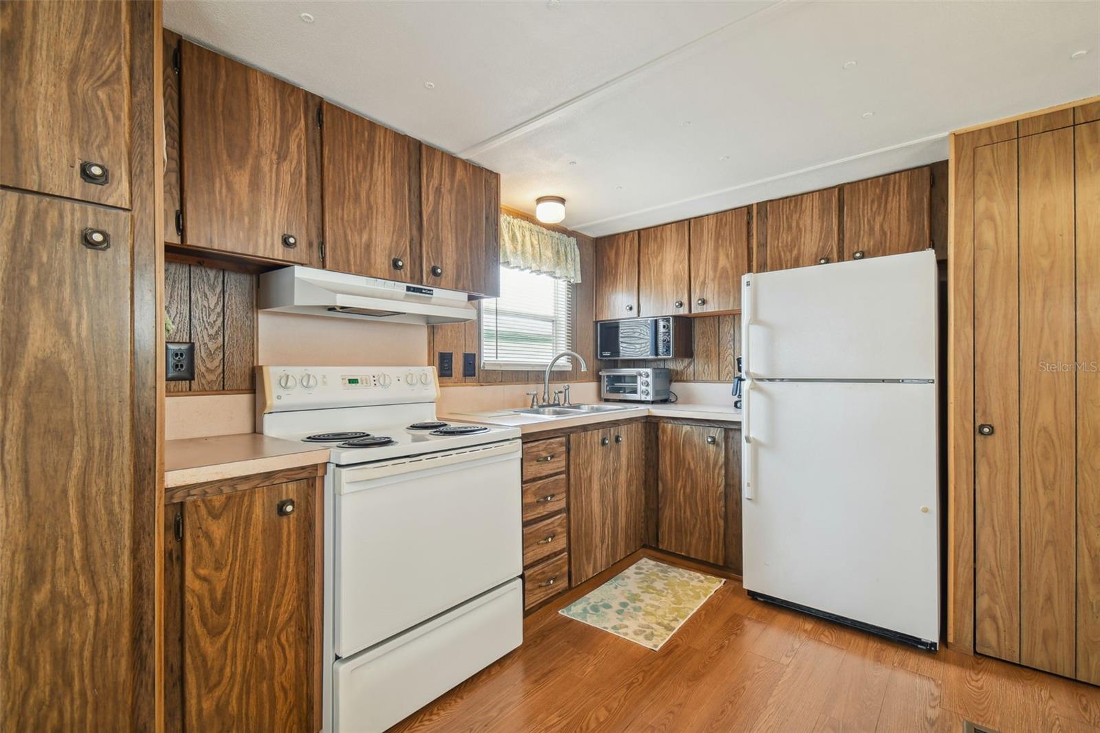12200 BONANZA DR