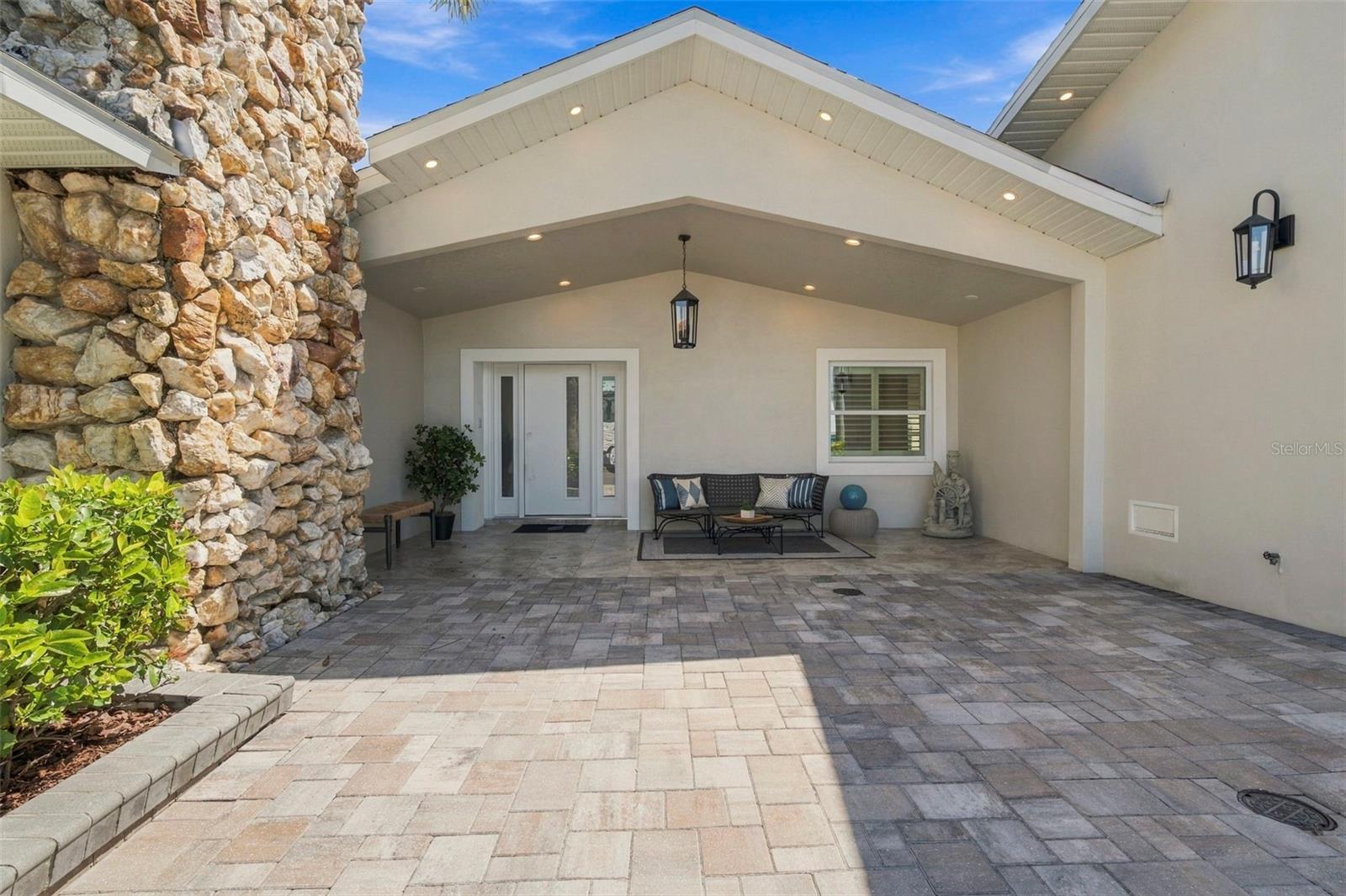 3905 FONTAINEBLEAU DR