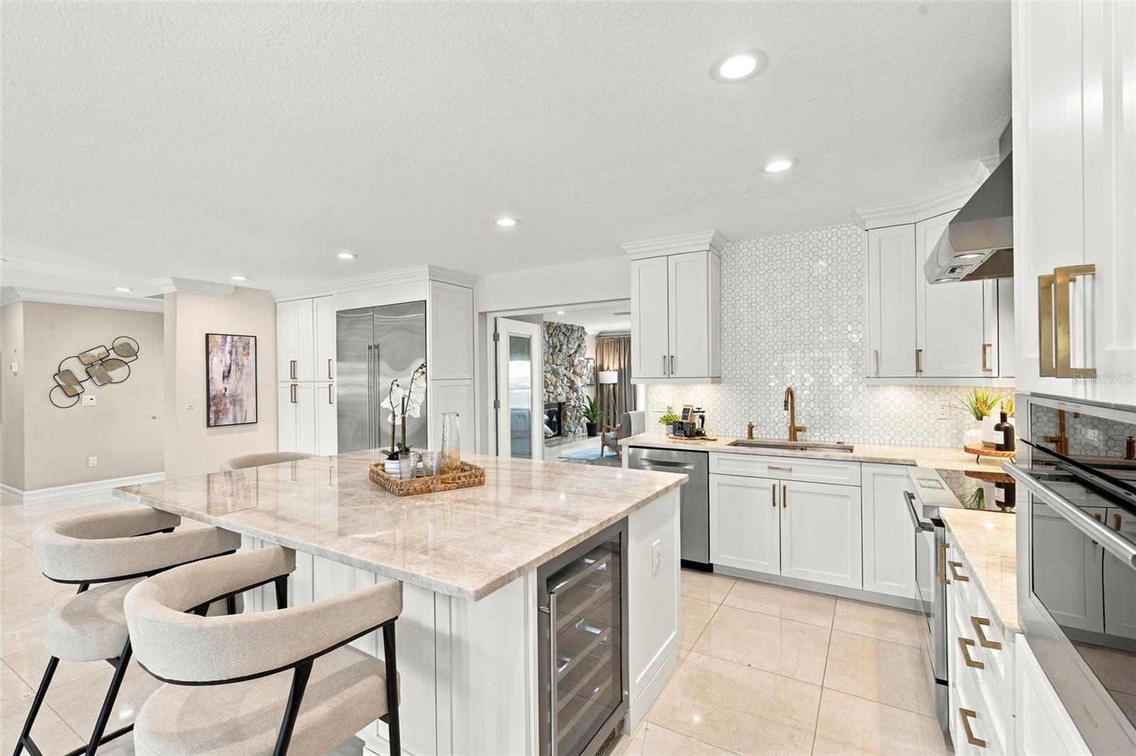 3905 FONTAINEBLEAU DR