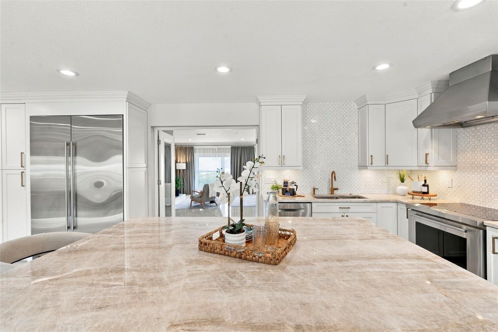 3905 FONTAINEBLEAU DR
