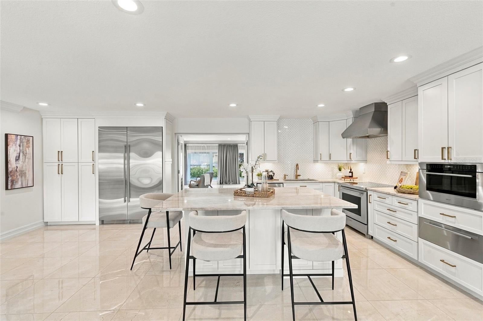 3905 FONTAINEBLEAU DR