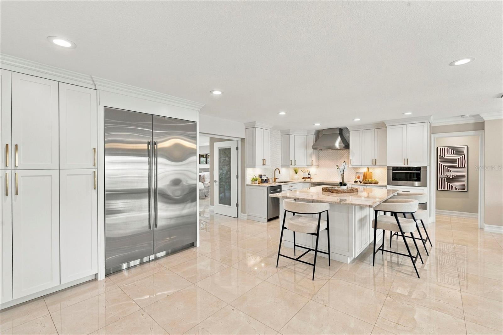 3905 FONTAINEBLEAU DR